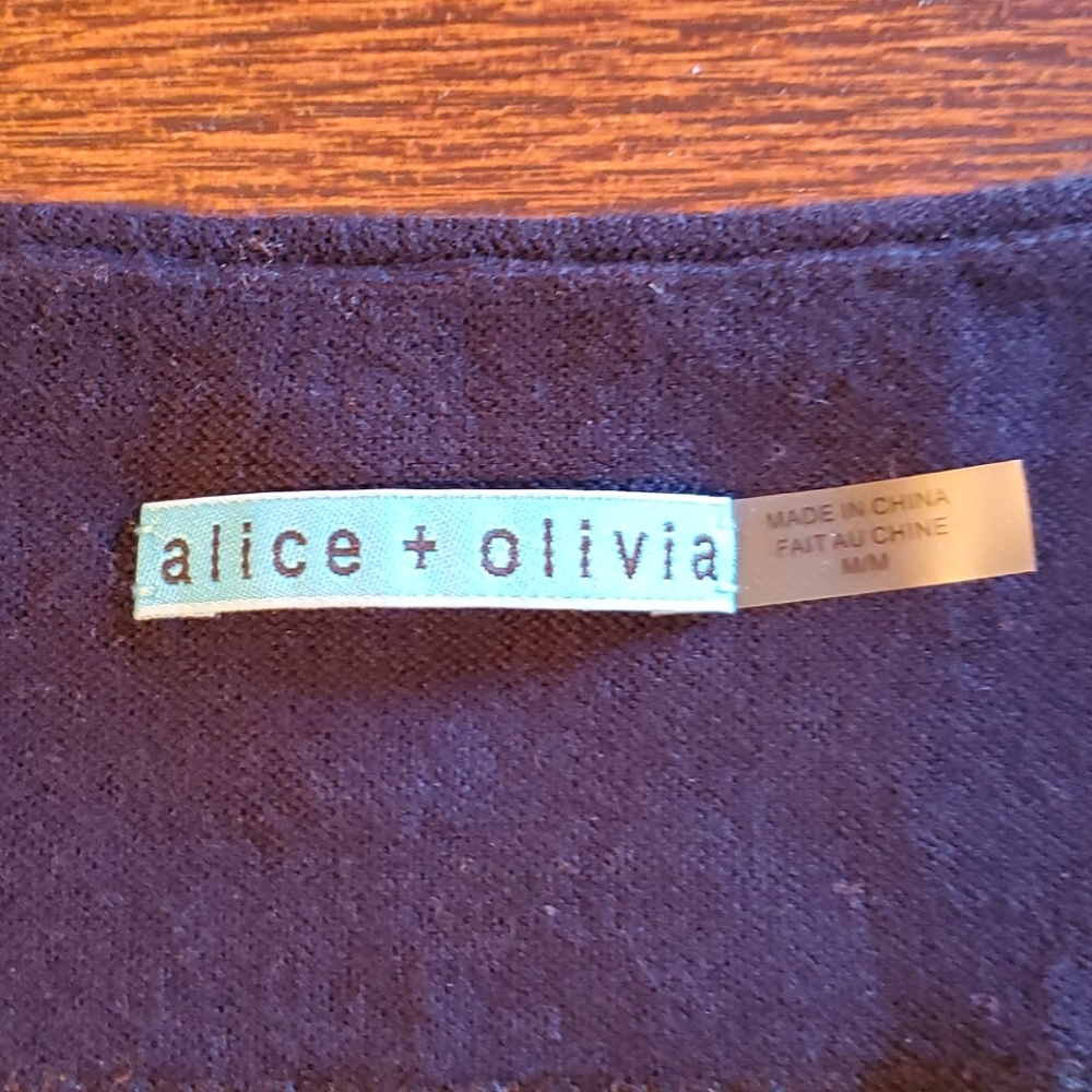 《 Alice + Olivia 》 - Picture 5 of 9